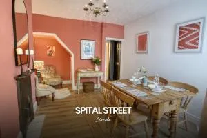 Cosy and Inviting 3-bed Home in Lincoln by Renzo, Stunning Design, Close to Lincoln Cathedral! - Burton