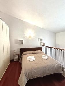 Riverside Happy Lodge