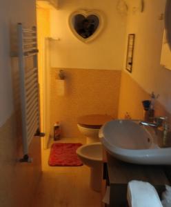 crescenziovaticanflat