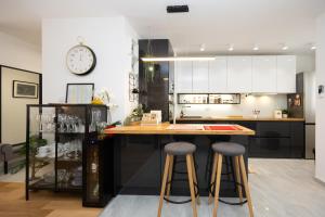 Apartment Sweet Cherry