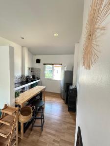 Cocon zen avec balcon, calme et proche des plages