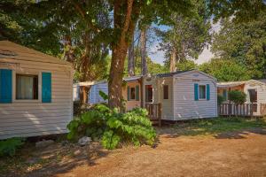 Campings Homair Mobil-homes Camping Les Avignon : photos des chambres