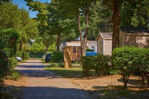Campings Homair Mobil-homes Camping Les Avignon : photos des chambres