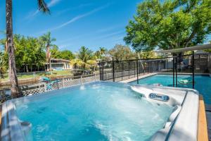 Uhost AI - 5BR Miami Home - Pool & Hot Tub
