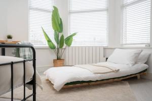 Private Kitchen & WM Work Desk Free Parking