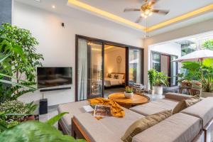 Villa Taj - Luxury 3-bedroom Pool Villa Near Seminyak