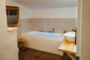 Lodge mit Sauna & Seeblick für Naturliebhaber