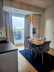 1 bedroom apartment with city views