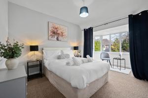 Spacious 5 Bed Home in Birmingham by 53 Degrees Property, Ideal for Business Stays, FREE Parking!