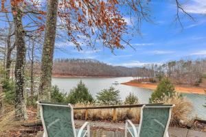 Four-Bedroom Holiday Home room in View West Lakefront Home