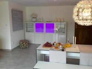 Neues, modernes Steinchalet mit grosser Terrasse und Pool bei Rondinara