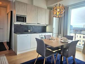 1 bedroom apartment with city views