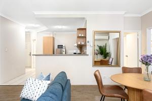 Pause & Play A Sepal Stay