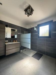 Maisons de vacances Modern Villa : photos des chambres