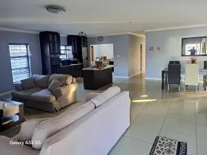 Spacious Home-Quiet area, Kuils river, Cape Town - Blackheath