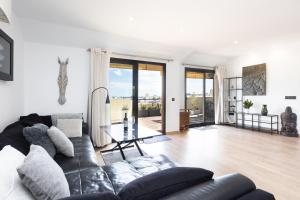 Home2Book Chic Penthouse with Terrace, Santa Cruz