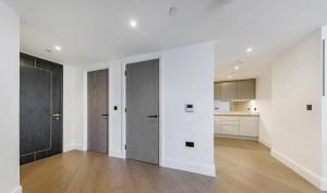 Luxury River Apartments- Parliament