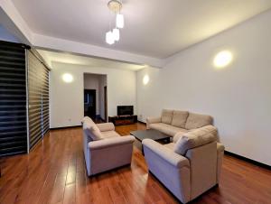 Luxury Urban Living 3BR 360Rooftop Pool & Gym