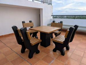 Luxury Urban Living 3BR 360Rooftop Pool & Gym