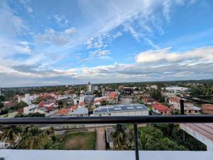 Luxury Urban Living 3BR 360Rooftop Pool & Gym