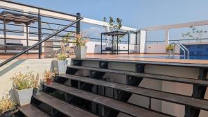 Luxury Urban Living 3BR 360Rooftop Pool & Gym