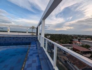 Luxury Urban Living 3BR 360Rooftop Pool & Gym