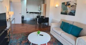 Crown Apartments 4A by Week2Week