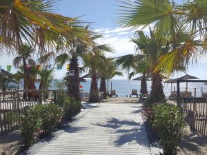 Campings BONNES VACANCES sur le CAMPING LE BOSC : photos des chambres