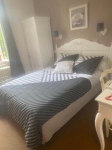 Hotels HOTEL LES MARRONNIERS : photos des chambres