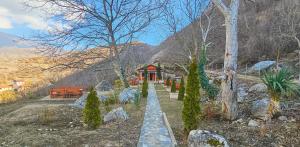 Bujtina Shpella e Plakës Çerçan