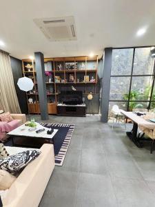 Bangkok Thailand Core Business District 3b3b Duplex Private House Family Room Cooking Smoking Nursery