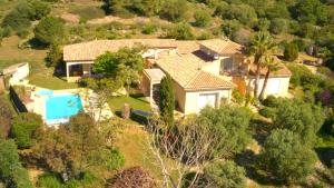 Fantastic Large Villa with Garden, Pool and Jacuzzi