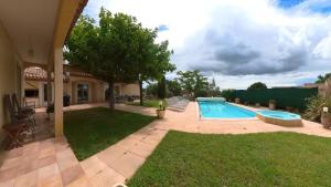Villas Fantastic Large Villa with Garden, Pool and Jacuzzi : photos des chambres