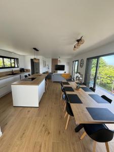 Maisons de vacances Maison Ty Loki - Vue mer, 400m de la plage : photos des chambres
