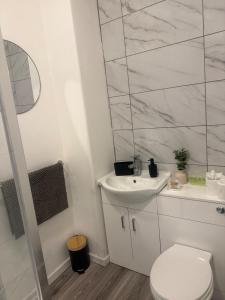 1 Bed Flat - Sleeps 3 - Parking - Pet friendly