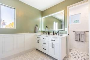 Spacious 4BR Retreat near Disneyland & Beaches