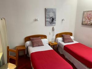Hotels HOTEL LES MARRONNIERS : photos des chambres