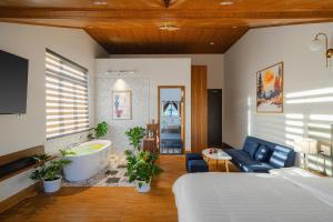 Teen Hillside Đà Lạt- Ngay Xóm Lèo - View Nhà Lồng