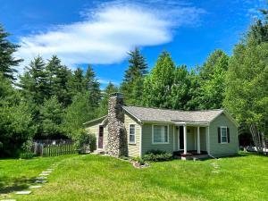 GC Adorable home 20 minutes from CannonFranconia Notch Fire Pit wifi laundry Pet friendly