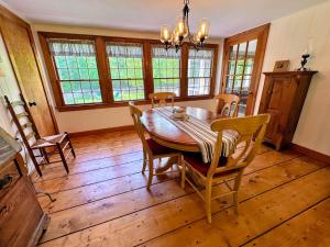 GC Adorable home 20 minutes from CannonFranconia Notch Fire Pit wifi laundry Pet friendly