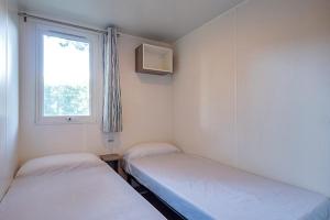Campings Homair Mobil-homes Camping Les Avignon : Mobile Home
