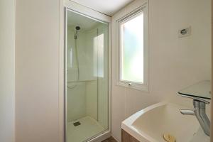 Campings Homair Mobil-homes Camping Les Avignon : photos des chambres