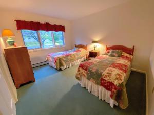 F9 Fairway Village home on the Mt Washington golf course - in the heart of Bretton Woods