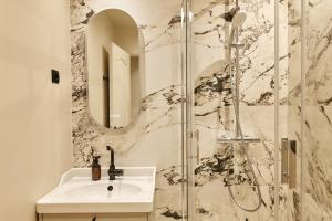 Desnouettes Suite - Duke Housing