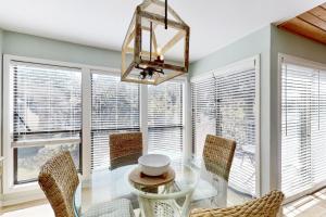 Lighthouse Tennis 2389