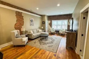 The Roost on Main Street - Maggie Valley