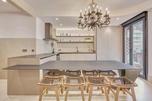 Luxury Flats AVP by Clabao