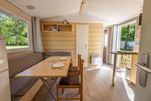 Appartements Mobil Home climatise, 2 ch, 5 pers, Wifi 30 mn du grand parc d-attraction Puy duFou : photos des chambres
