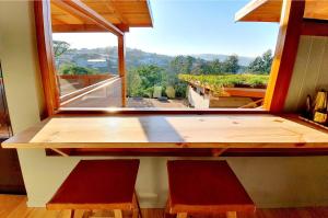 Valley View Studio - Maison Mahogany - design meets tranquillity