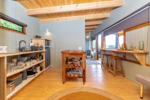 Valley View Studio - Maison Mahogany - design meets tranquillity